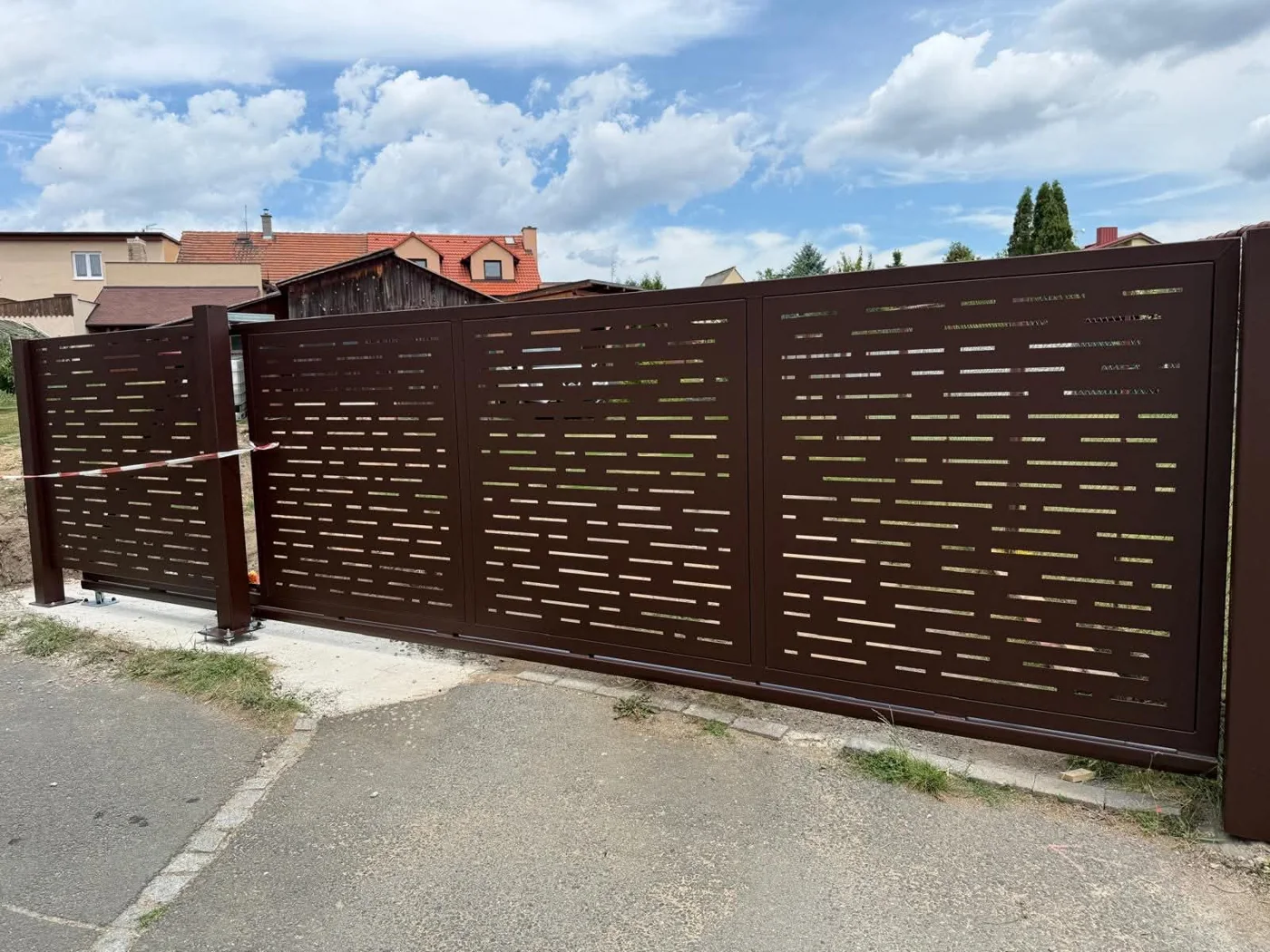 Oplocení s vodorovnou výplní — realizace AK Zámečnictví