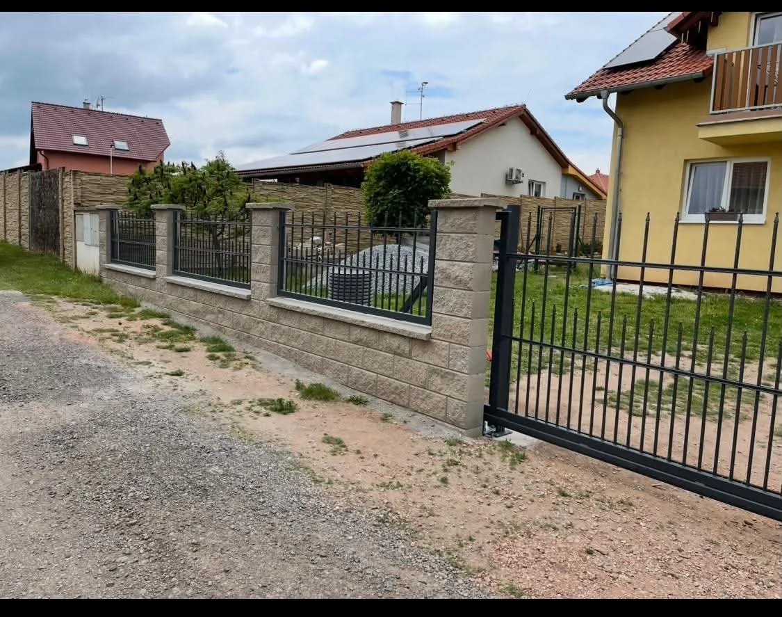 Oplocení a brána
